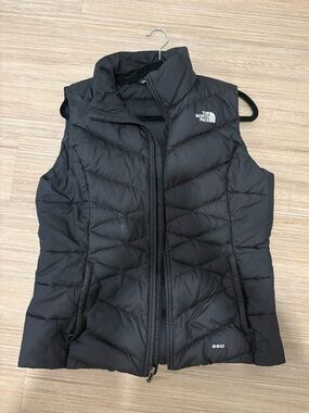 The North Face Black Women's 550 Down Puffer Vest